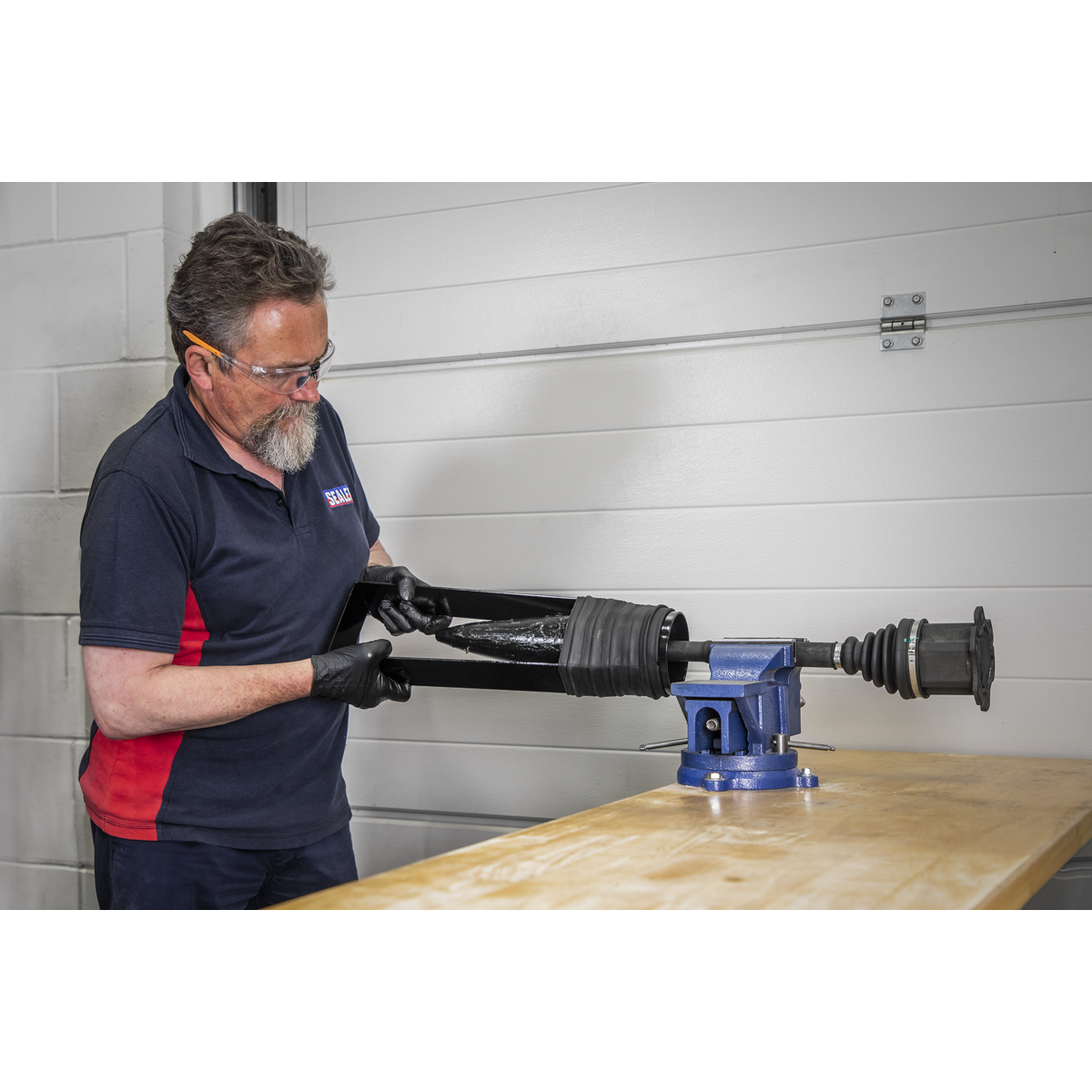 Professional Heavy-Duty Vice 100mm with Swivel Base CVXTB100COMBO