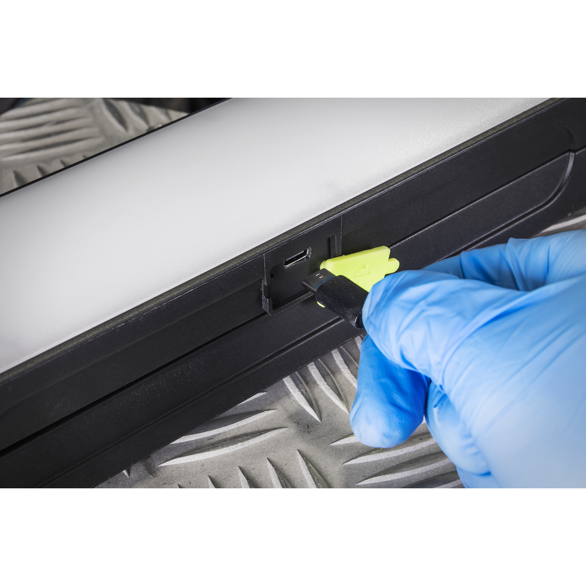 3-in-1 Folding Floodlight 10W SMD LED LED15WFL