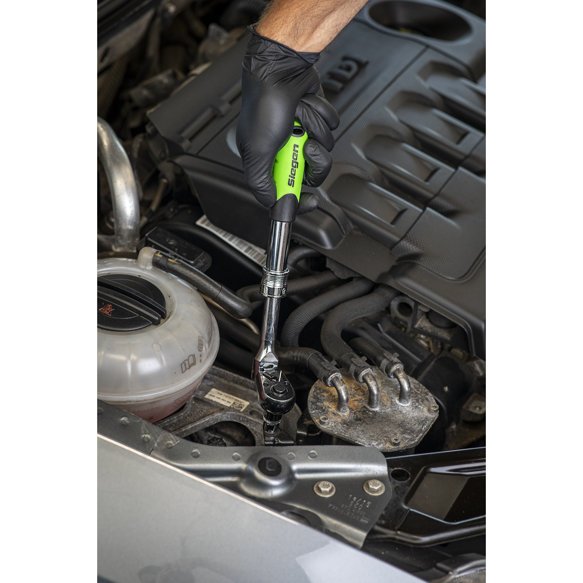 Heavy-Duty 25° Pry Bar with Hammer Cap 1440mm S01291