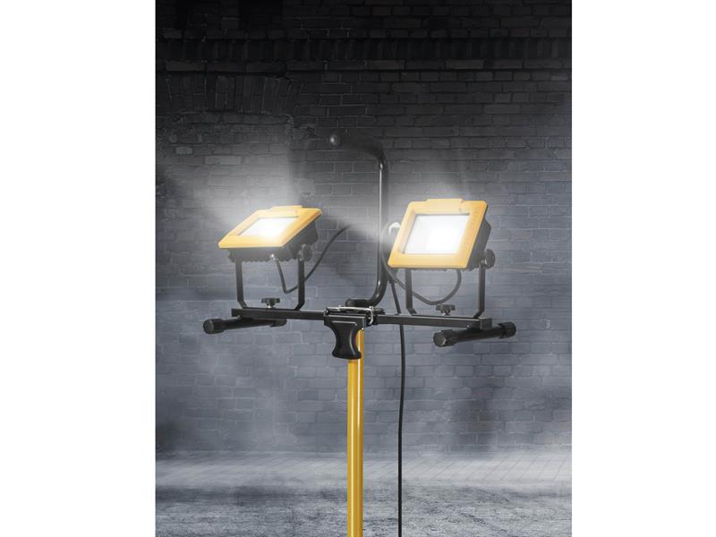 LED Twin Tripod Site Light 70W 240V                                             